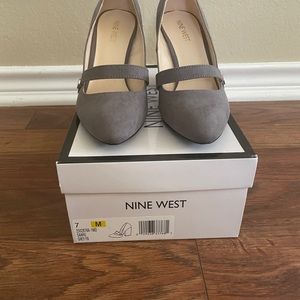 NIB:  Nine West Saaro Grey maryjane pumps 7M